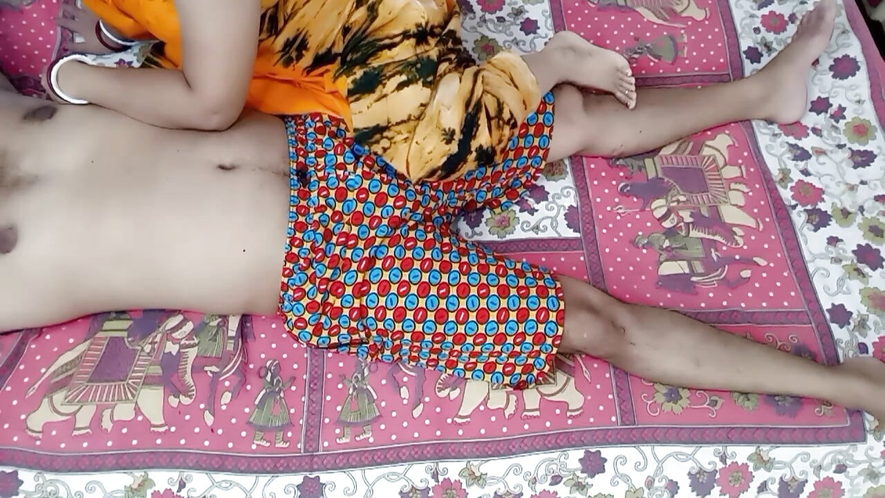 पहली बार डॉगी स्टाइल में सेक्सी री की गांड चुदाई