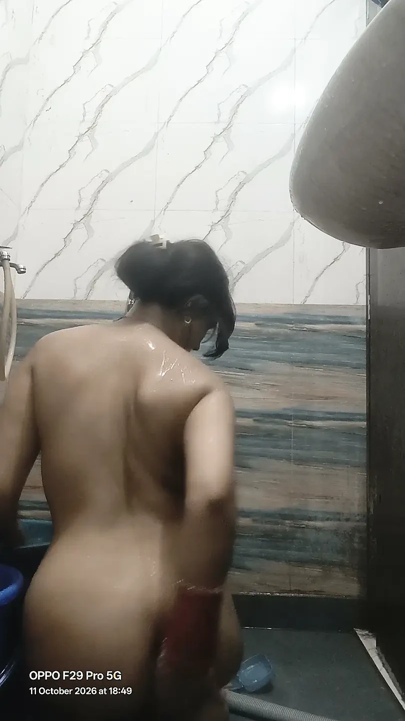 Hot bhabhi taking shower rubbing pussy