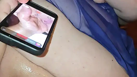 Genç taşralı iri güzel kadın ilk kez yumrukla sikiliyor