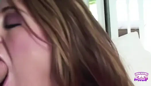 Bu ateşli kız fışkırtma becerileriyle gurur duyuyor ve fışkırtana kadar ağır sikişmeyi seviyor