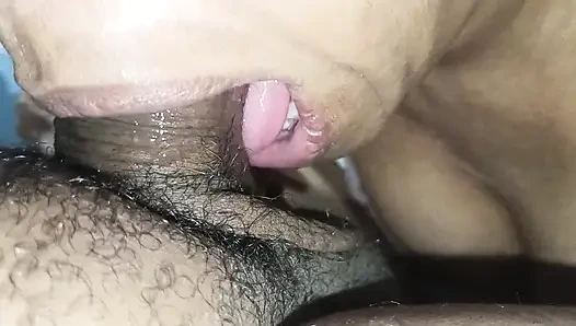 Crown menelan semua air mani pria yang bahkan tidak dia kenal