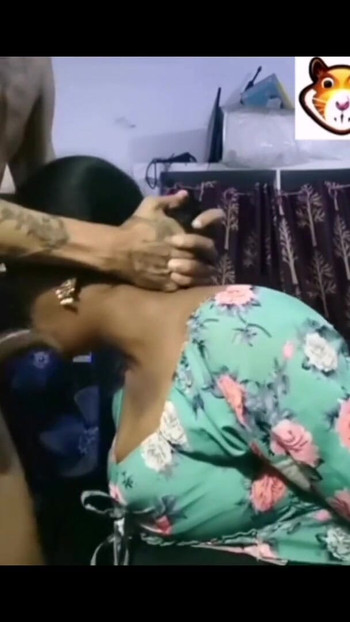 Moment care trebuie împărțit din "Sora mea vitregă îmi suge pula și adânc în gât, partea 1 hindi"