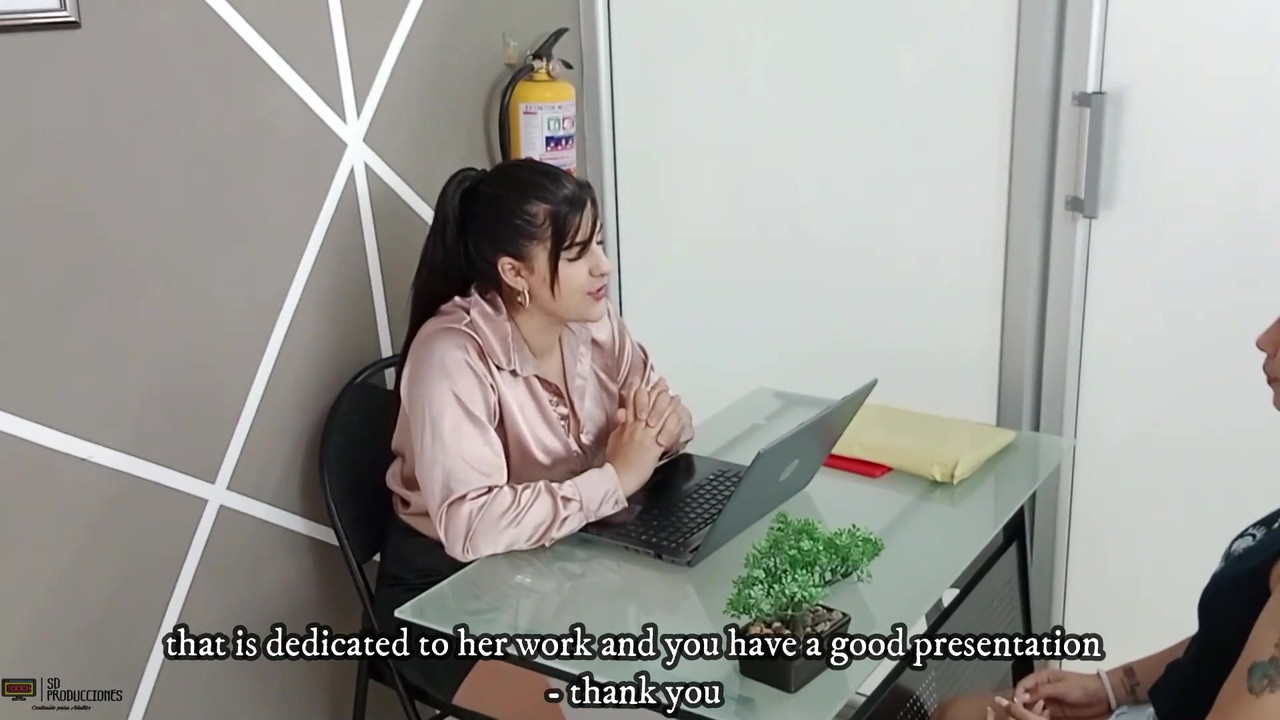 A job interview I get horny and have lesbian sex with the secretary - Porn in Spanish
