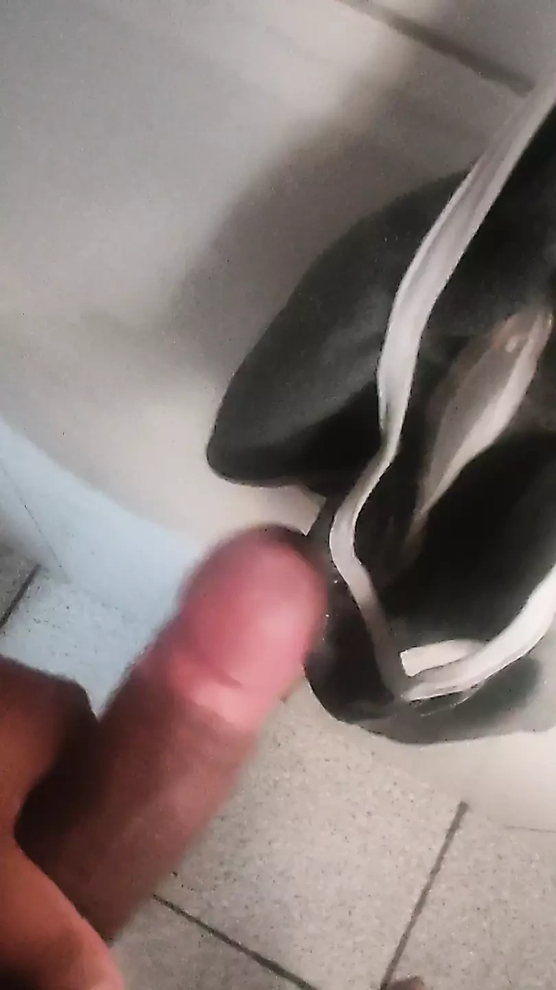 M-AM DUS SĂ FAC UN DUȘ ÎN BAIA MEA, DAR CÂND AM VĂZUT CALSINUL TĂU NU A RENUNȚAT