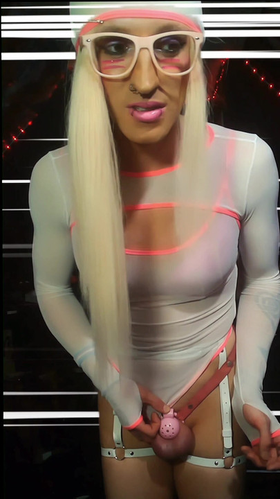 ใครก็ได้ ช่วยมัดฉันและเฆี่ยนไข่ในกรงตัวน้อยของฉัน โอเวอร์และโอเวอร์ & มากกว่า คลิป 1