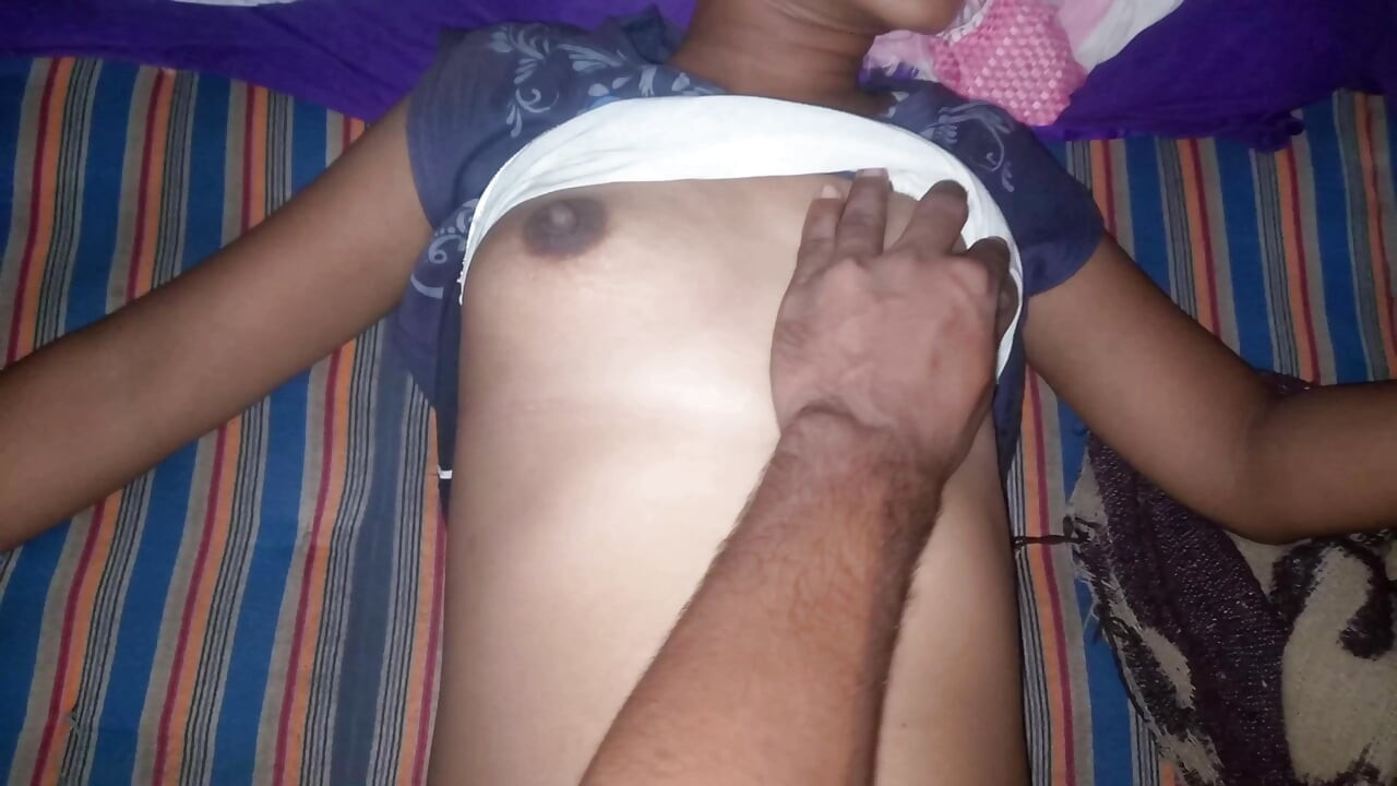 我射在她的小穴裡