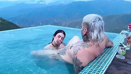 Tinder Randevusu Arka Planda Chicamocha Kanyonu ile Açık Havada Seksle Sona Erdi