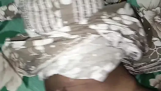 Üvey kız kardeşimin odasına gece geç saatlerde ziyaret tam gece tutkulu seks