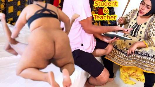 18yo Student ne jabardast Teacher ko Gand Maar di (Student & Teacher Sharing fucking) Desi Privet Tutor sex & Cum