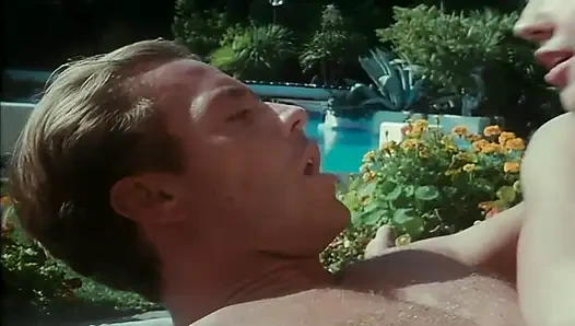 Moana Ve Kariyer Sürtük Arkadaşları Penis Emiyor Ve Her Delikten Alıyor