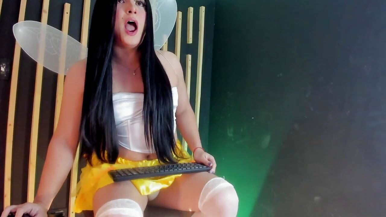Son Muy Grandres Las Bolas De Esta Travesti