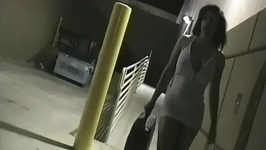 Versaute ehefrau bettelt um schwanz