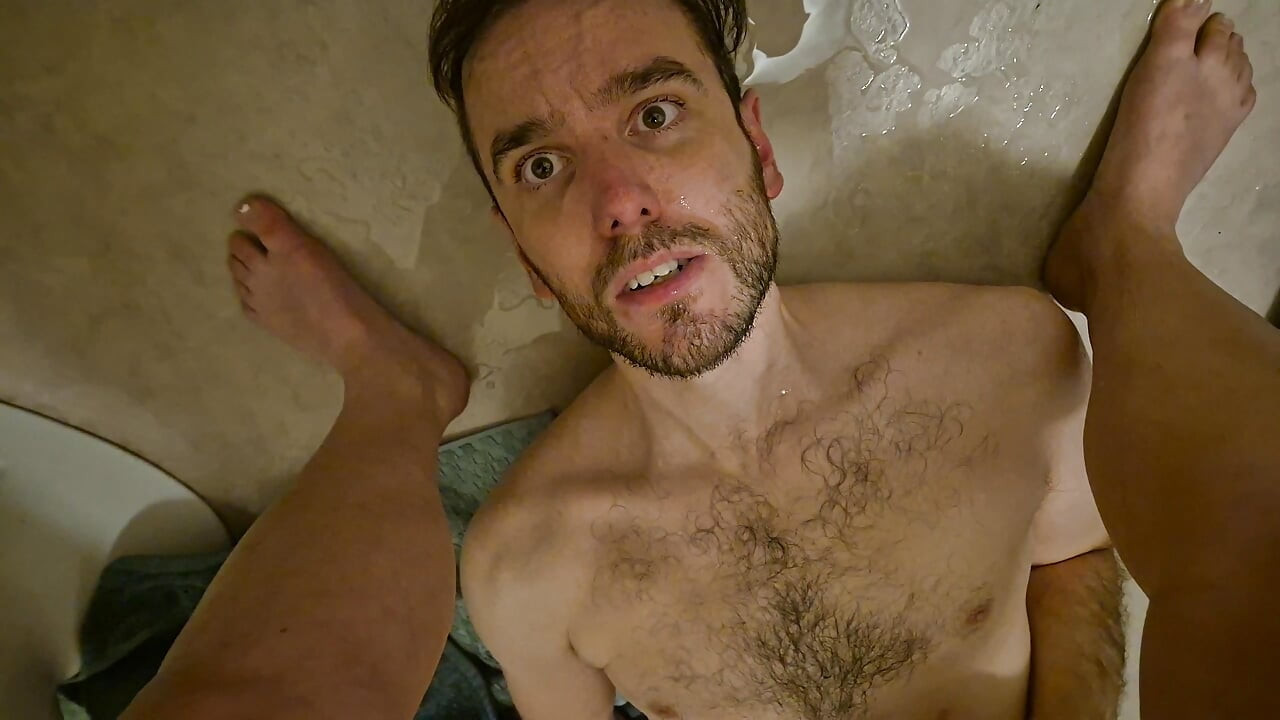 Ze pist in mijn gezicht en ik geniet ervan