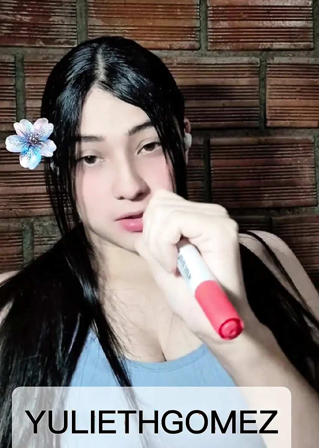 印度自慰并炫耀她的大奶子