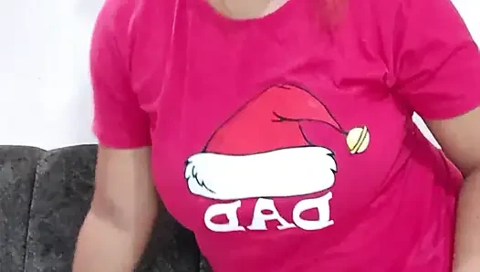 Üvey erkek kardeşler evin tek başına olmasının avantajını kullanıyor ve lezzetli bir sikişin tadını çıkarıyor