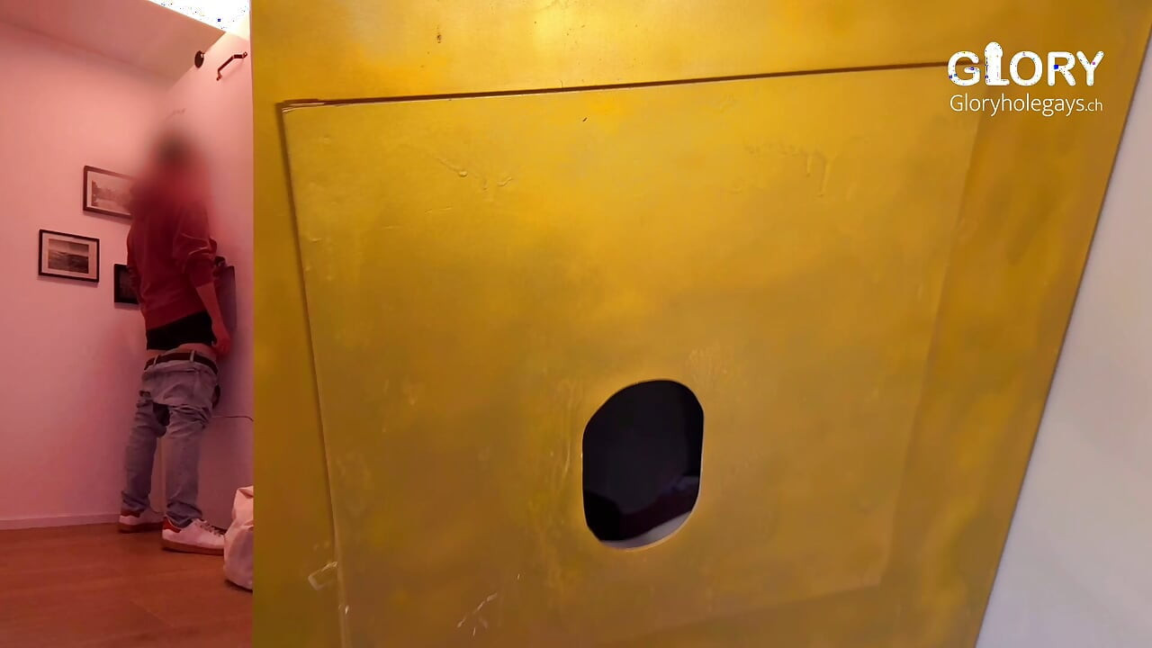Golden gloryhole: Young stiff-tailed guy first squirts my throat full and then an XXL load on the biscuit