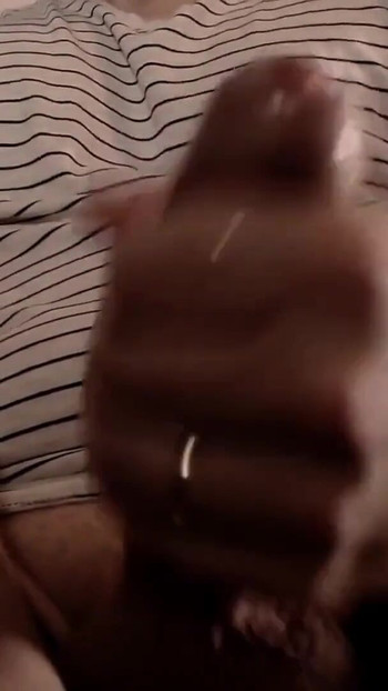 「GAY ASMR CUM - Listen to me CUMMING and MOANING」の壮絶な瞬間