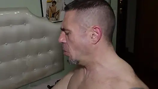 Жена-свингерша В Маске Страстно Заглатывает Большой Член В Любительском Видео