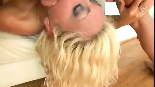 Ganz natürliche rumänische blondine liebt muschi-creampie