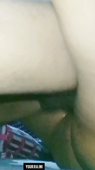 הודית דסי בייבי זיון חם וקשה בפעם הראשונה בהינדי אודיו וידאו.שלך ראג'ני | קליפ 1
