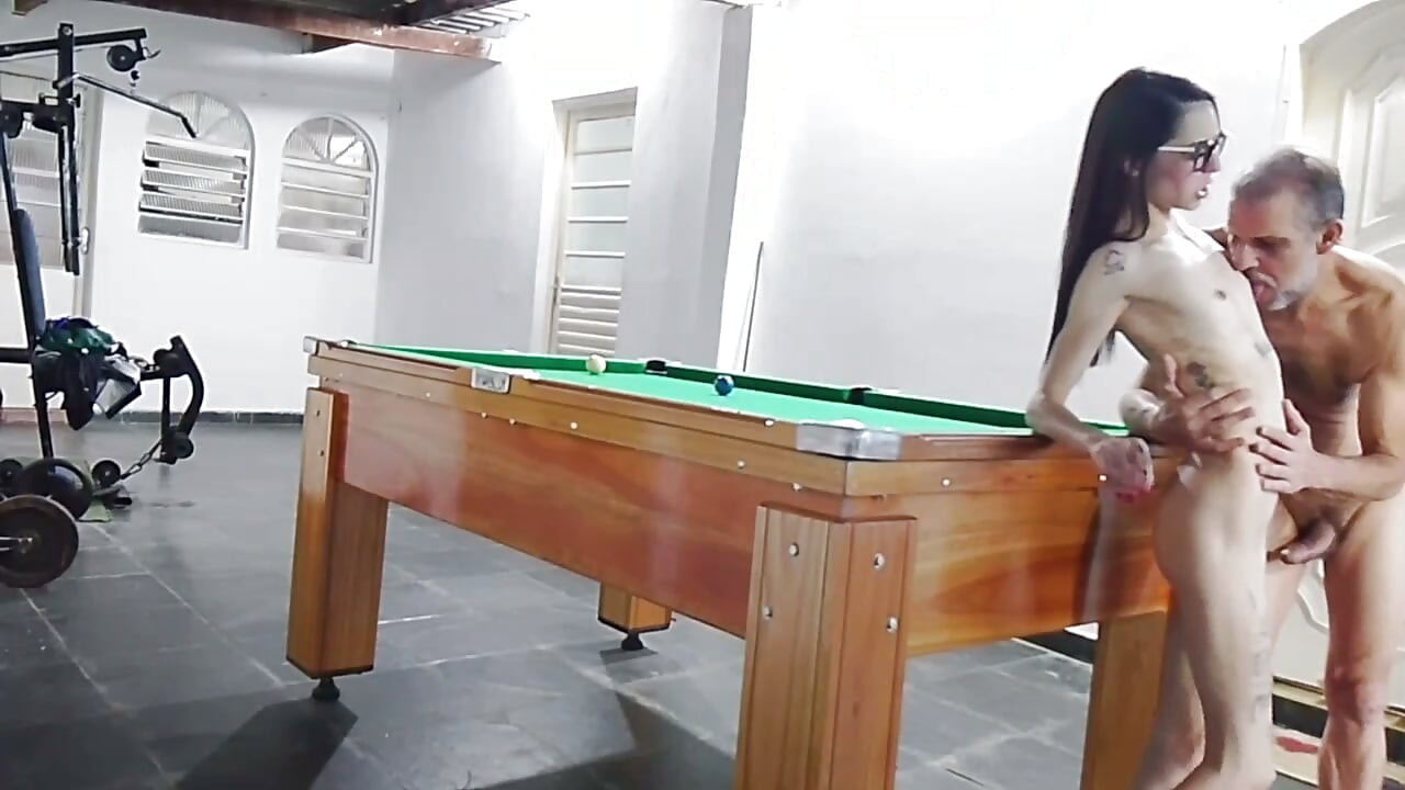 शरारती लड़की मुझे देने के लिए पागल