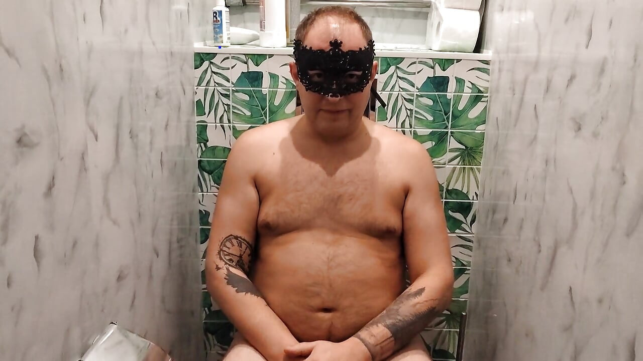 Ich habe mich in der toilette erwischt und gib mir vergnügen