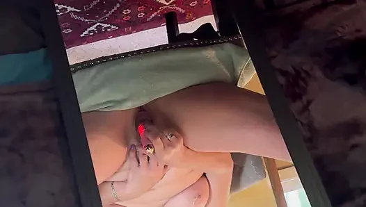 Bonewizzard itaatkar karısını azdırıyor, parmakları ve yarak için yalvarıyor