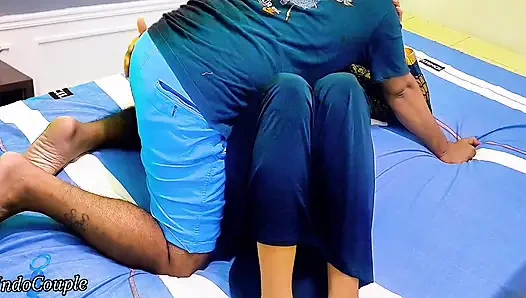 Gadis berhijab menunjukkan memeknya tetapi saudara tiri memilih lubang yang salah.