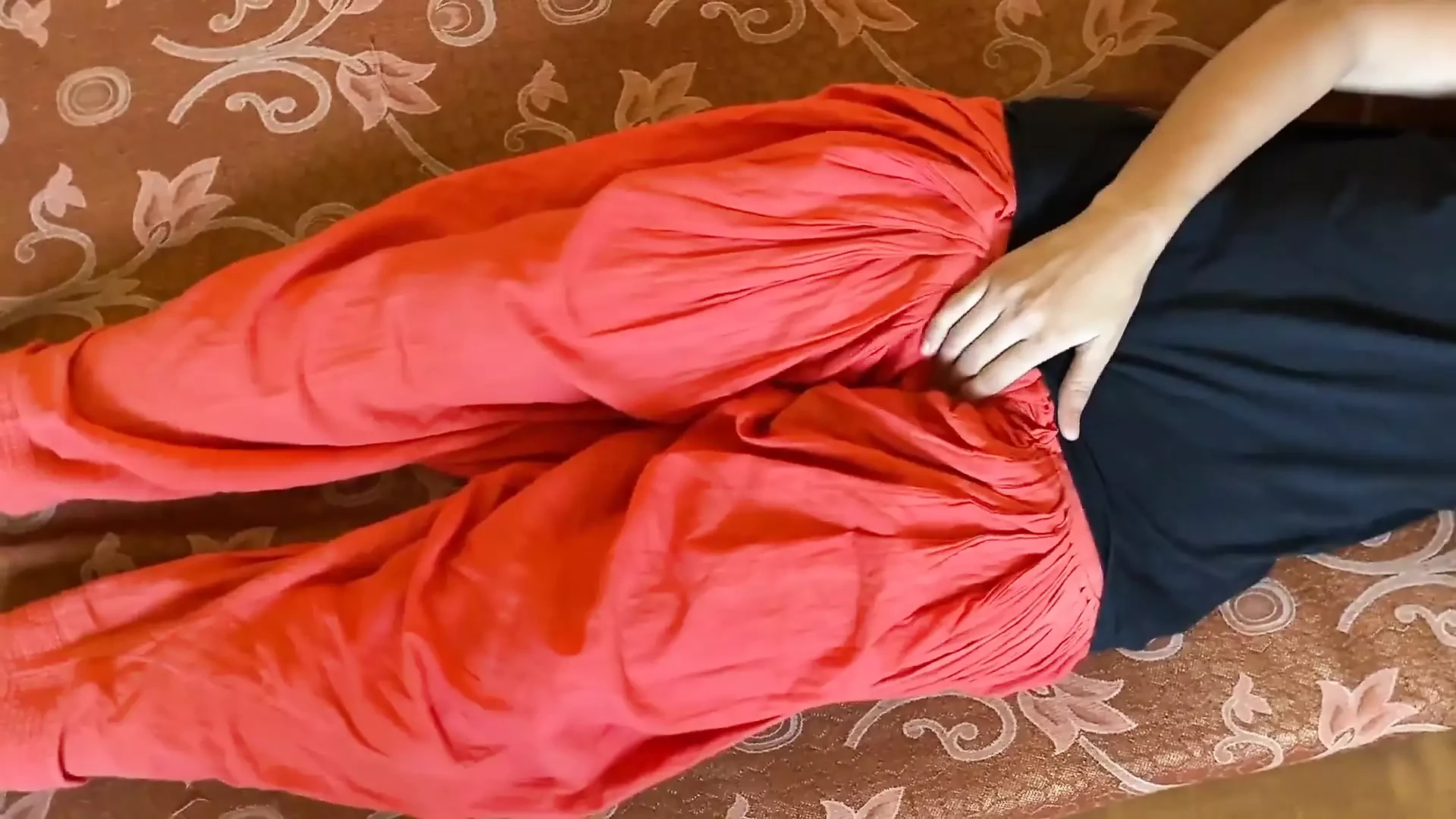 Zgodnu devojku jebeo obezbeđenje