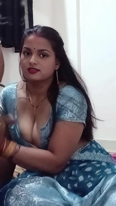 Hot Desi Bhabhi Ko Sexy Baateke Kar Ke Sex | Clip 1