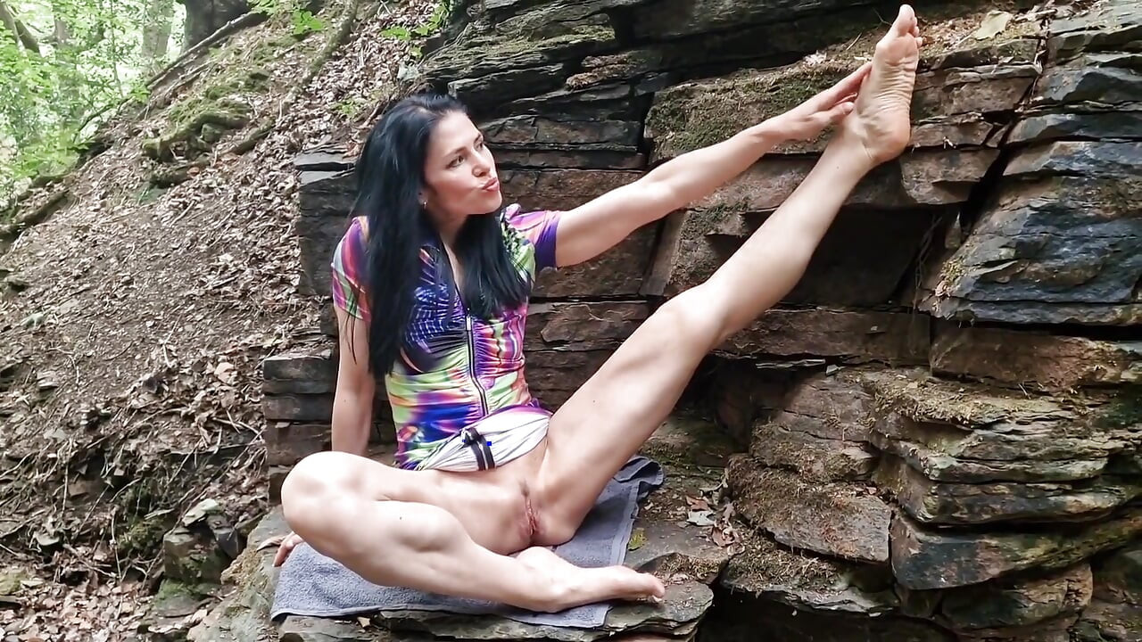 Naked Outdoors and Peeing