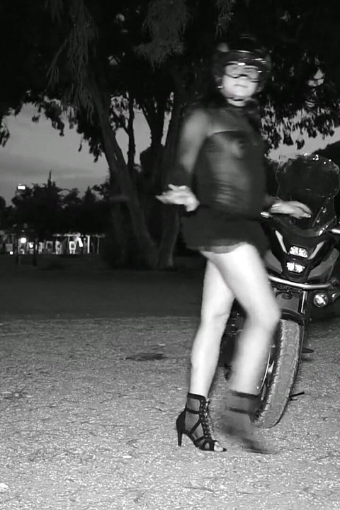 Crossdresser Luar Ruangan