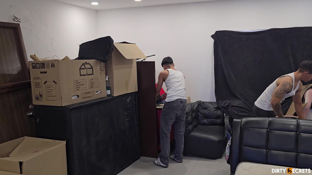 Lil timy和leo wild帮我搬家，最后我们玩了一次的热辣3P