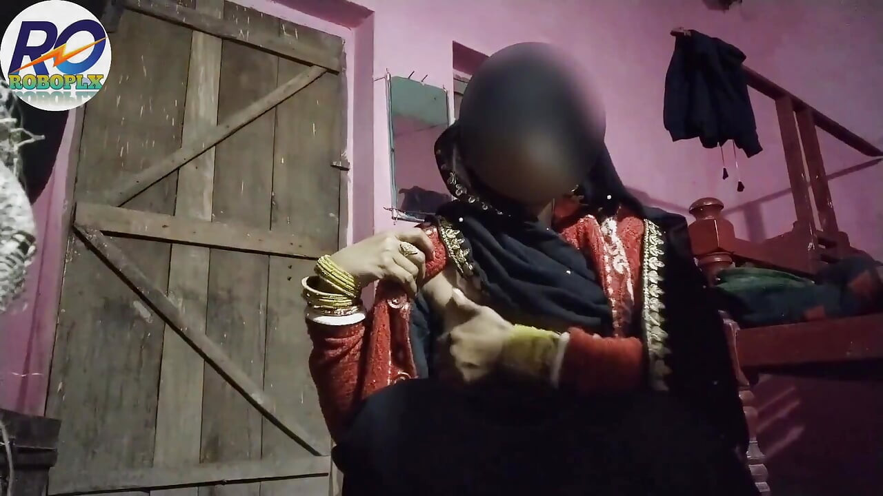 Gadis india lagi asik nyepong dan nyepong pria ini sambil mengangkat kain spreinya!