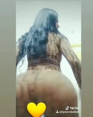 Hywer rebolledo que rico lo mueve