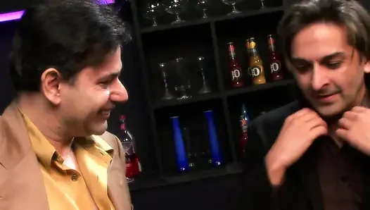 Azgın striptizciler kulüpte sert sikiliyor