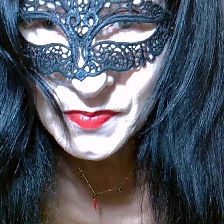 Ayakta idrar yaparken külotlu çoraplar