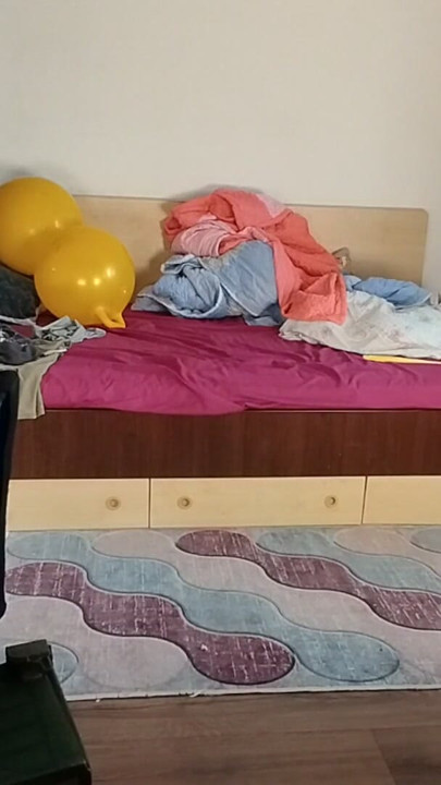 Amatör milf evin içinde çıplak dans ediyor. Seksi Latina, tüylü am, büyük göt, büyük göğüsler. | Klip 1