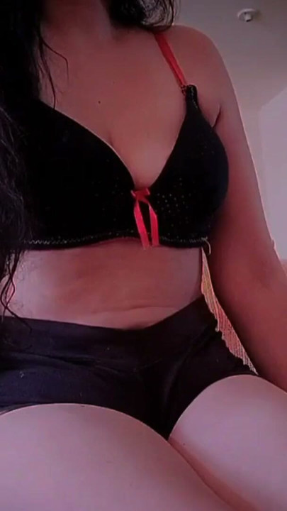 İri göğüslü üvey annemin ağzına boşalıyor, azgın üvey anne ve üvey oğlumun evde amatör oral seksi | Klip 1