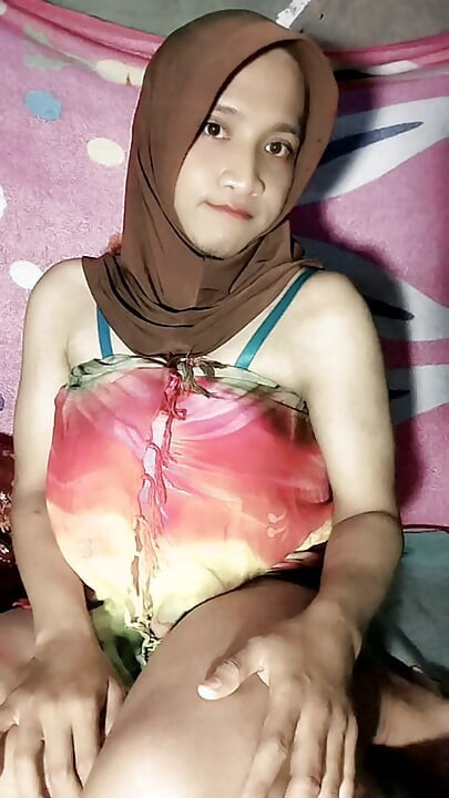 Beautiful Hijab Shemale Eggplant