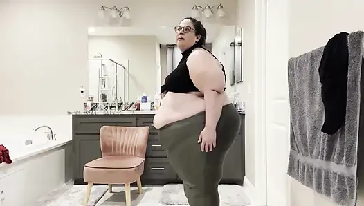 Two Temptations: Plump Paradise Fashion Fiesta (wmv)