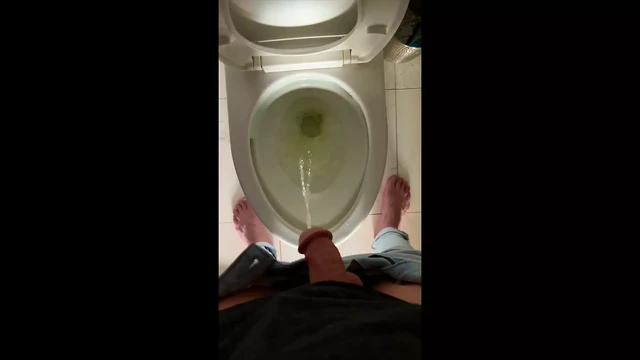 Sexy Feet Show and a Piss