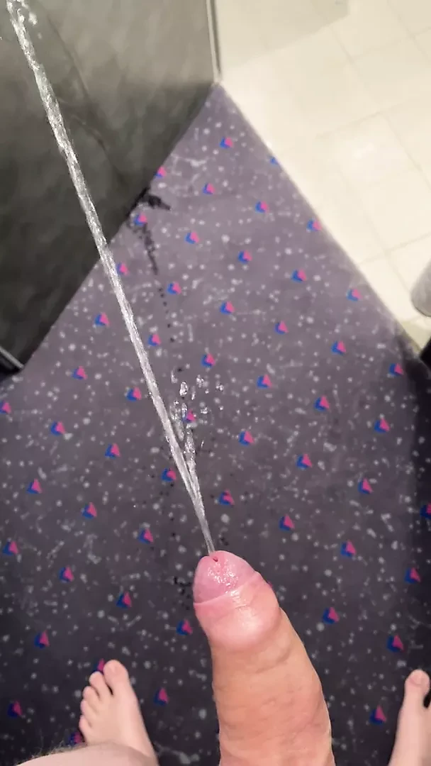 Messy hotel piss