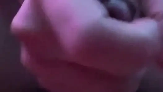 Saat dia pulang kerja, aku minta dia merawat penisku