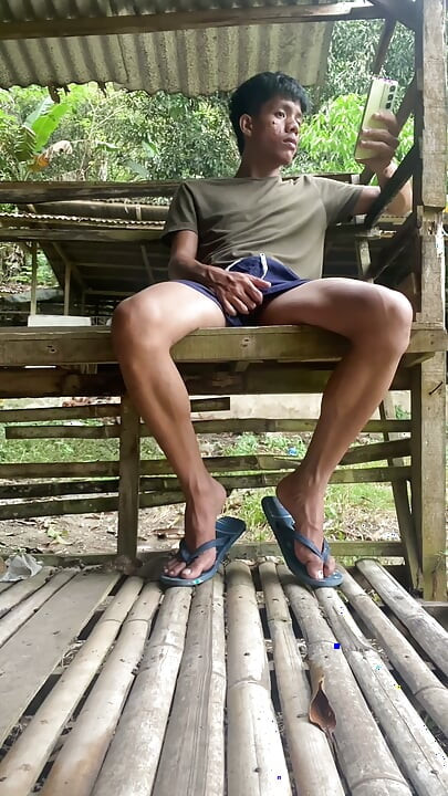 Young Pinoy Twink Jerks off Secretly Outdoors