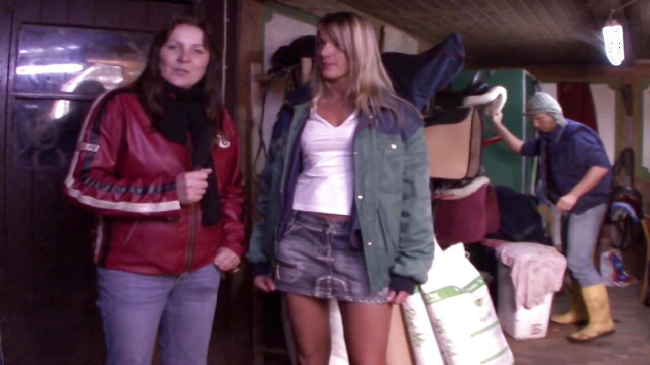 Attraktive deutsche schlampe wird von hinten gefickt