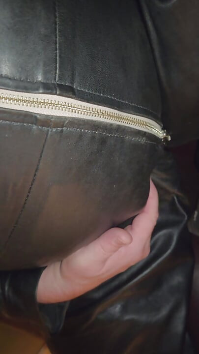 내 자지를 때리기