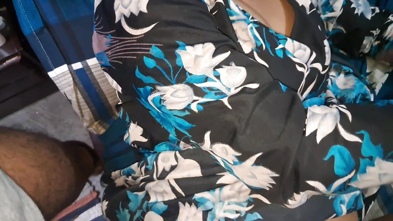 印度德西妻子吮吸大鸡巴暨乳房印地语音频