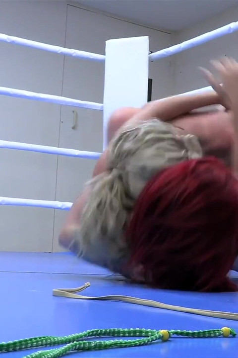 Jess West vs Robyn Quinn - Sex-kamp