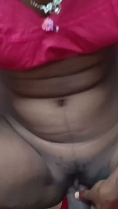 Hot Bangladeshi 'Bhabi' (sister-in-law) – Sexy Viral Video | Clip 1